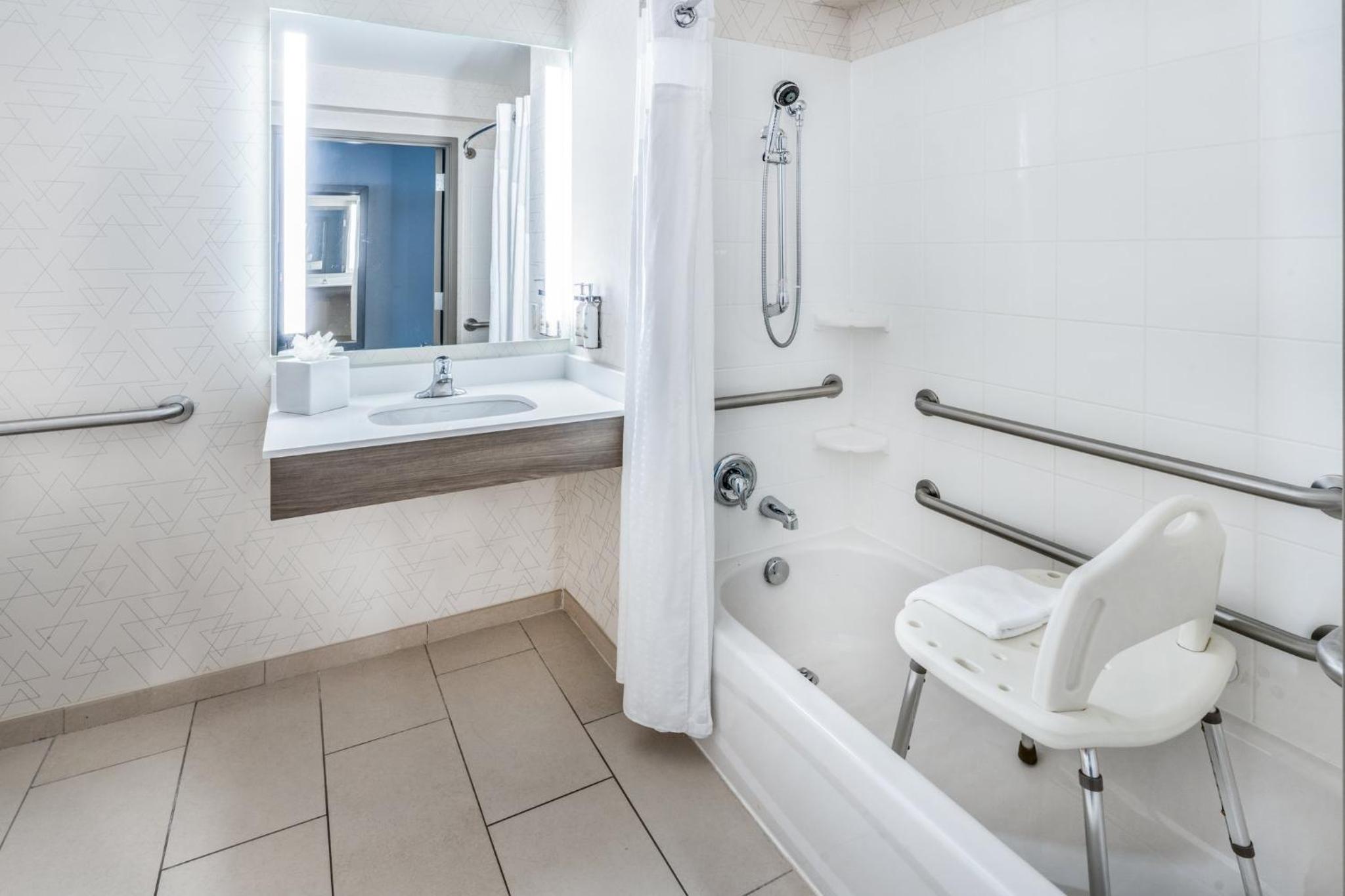 holiday inn express and suites colorado springs fi