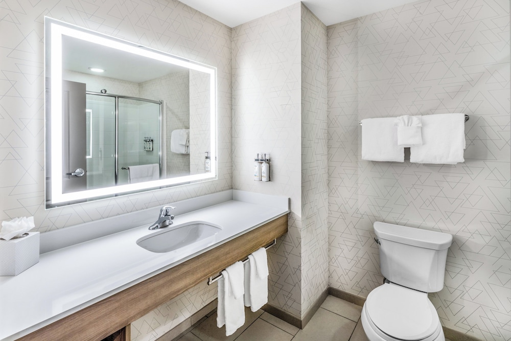 holiday inn express and suites colorado springs fi