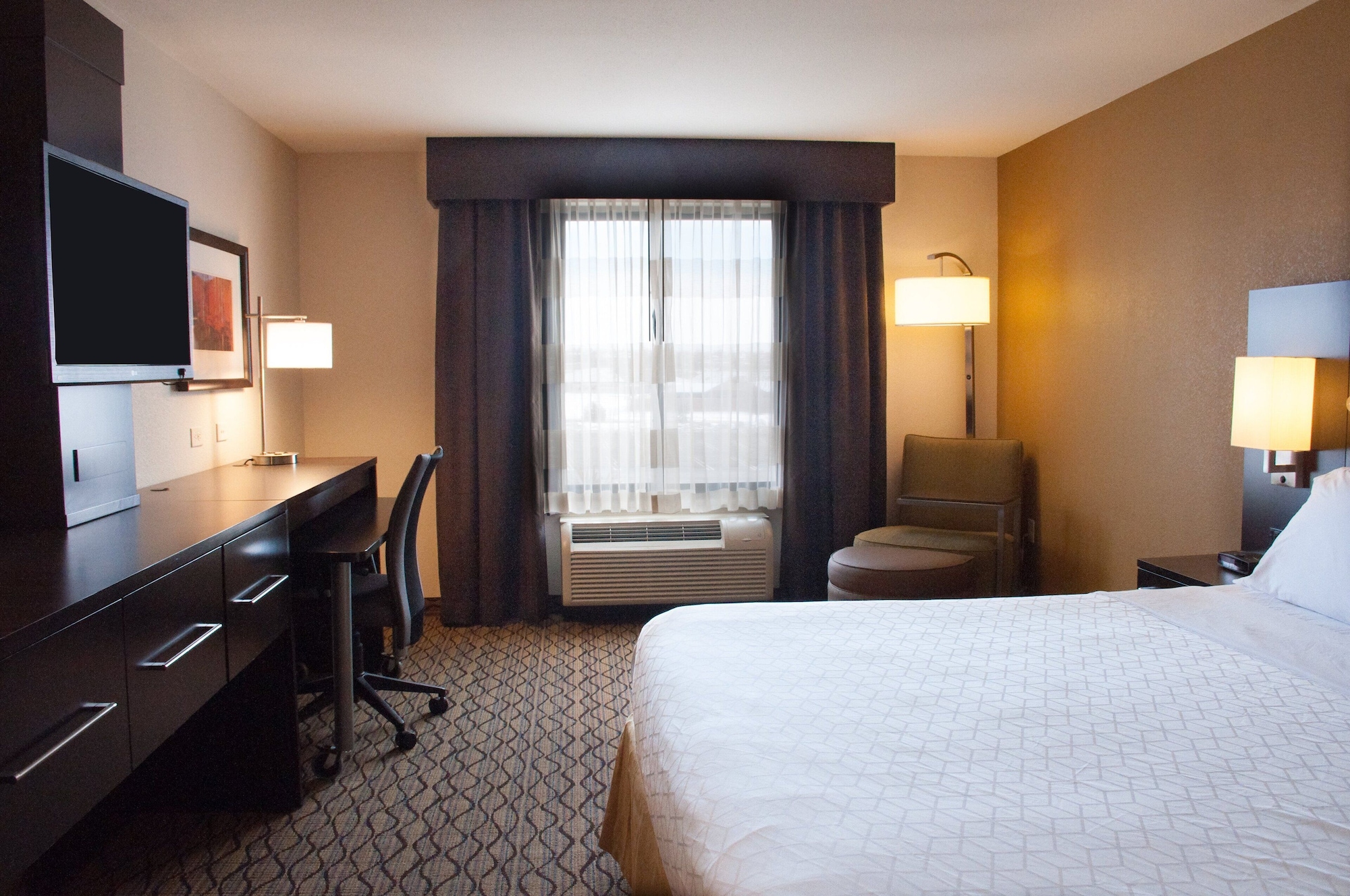holiday inn express and suites colorado springs fi