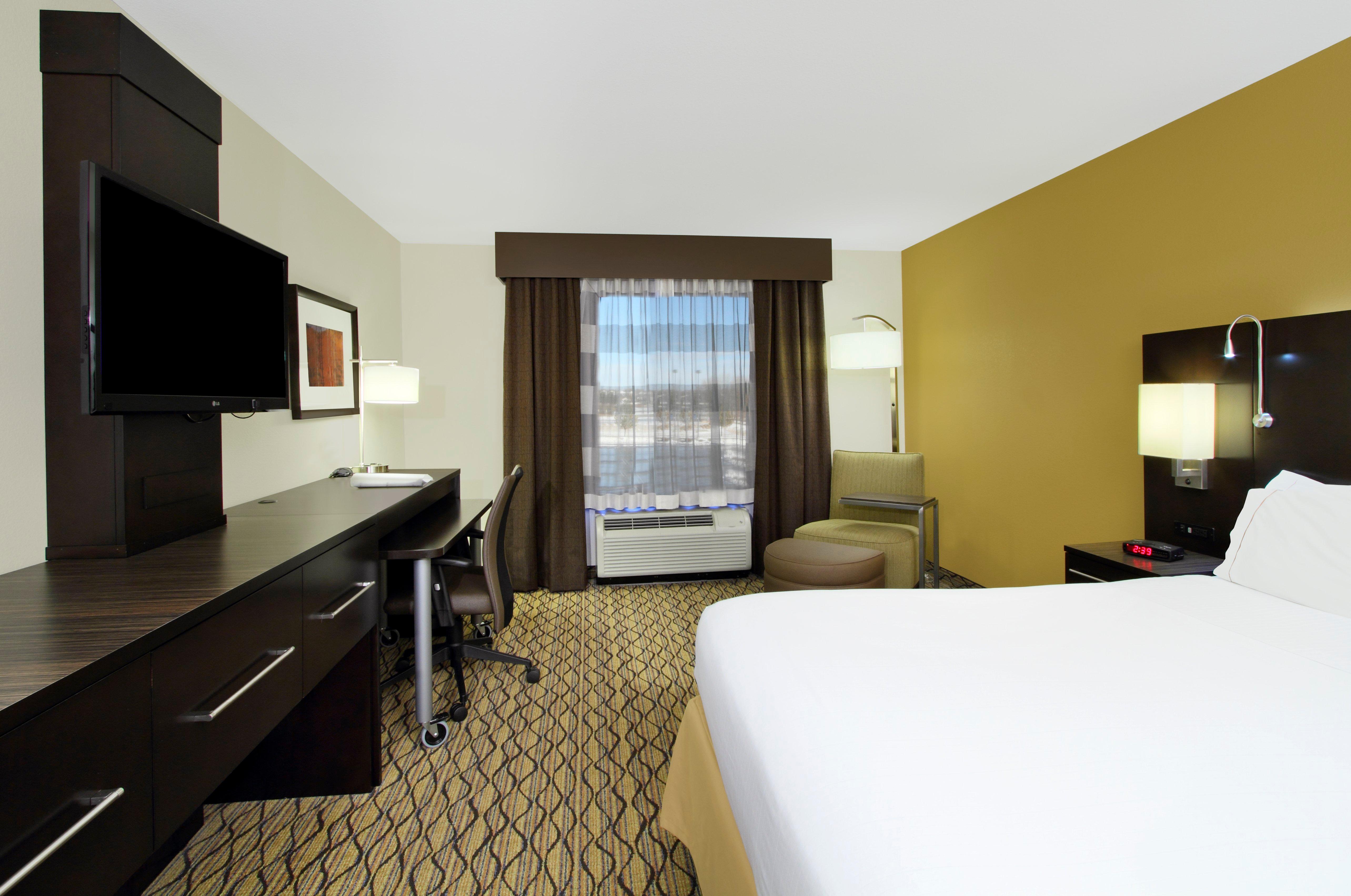 holiday inn express and suites colorado springs fi