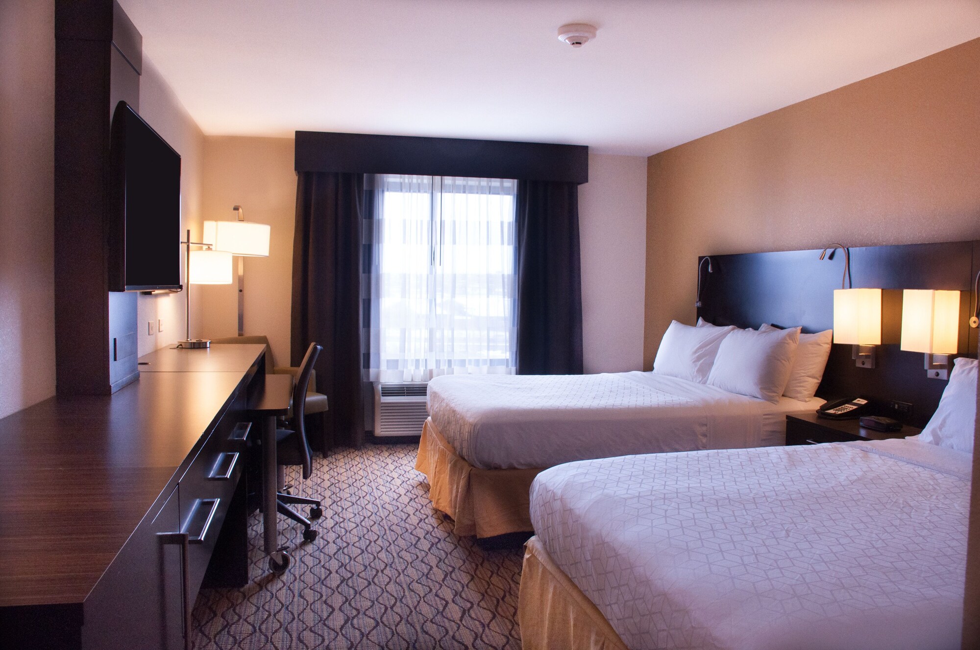 holiday inn express and suites colorado springs fi