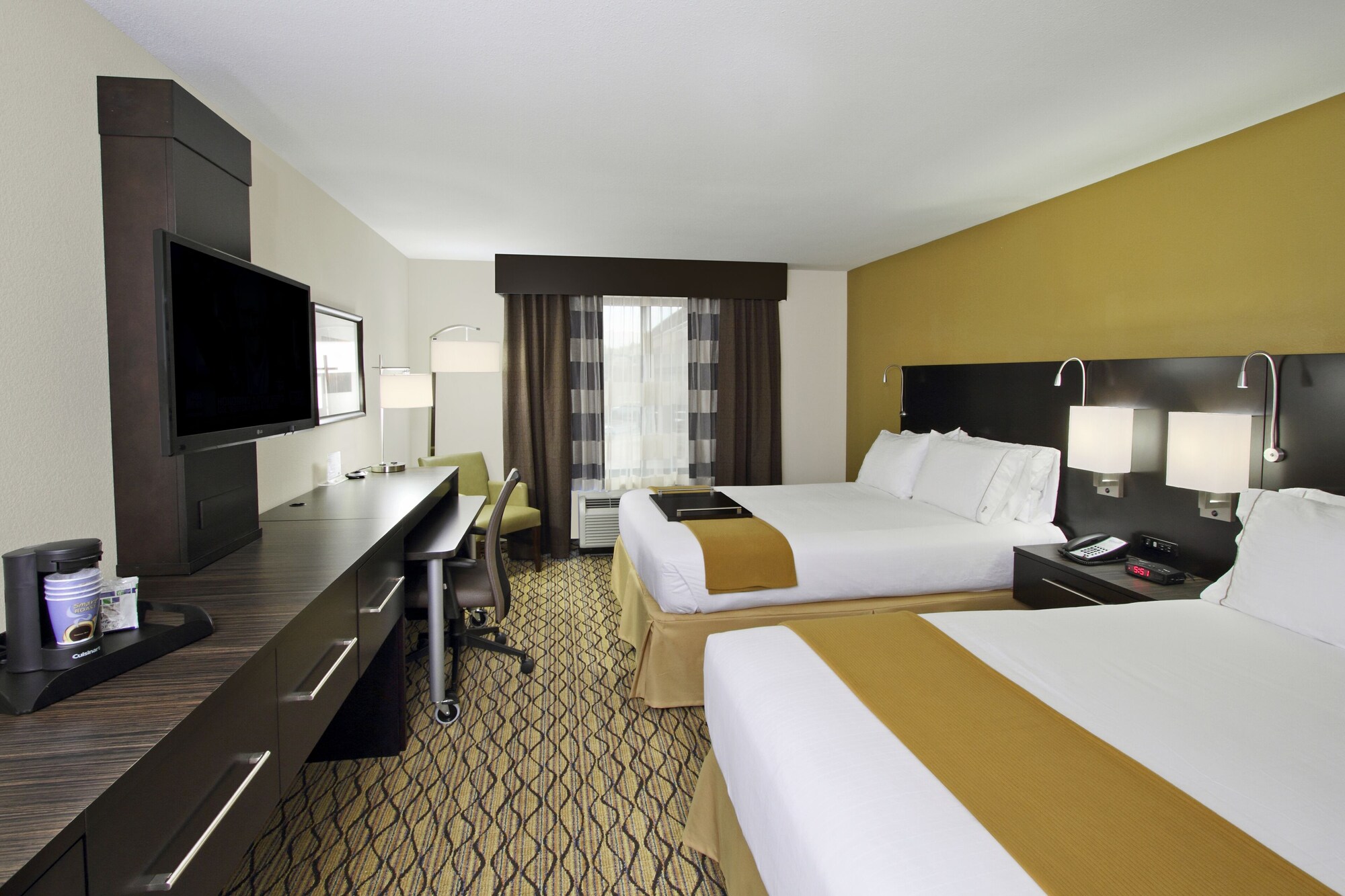 holiday inn express and suites colorado springs fi