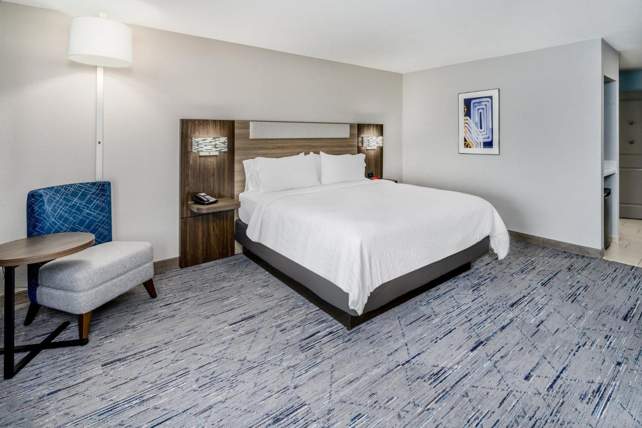 holiday inn express and suites colorado springs fi