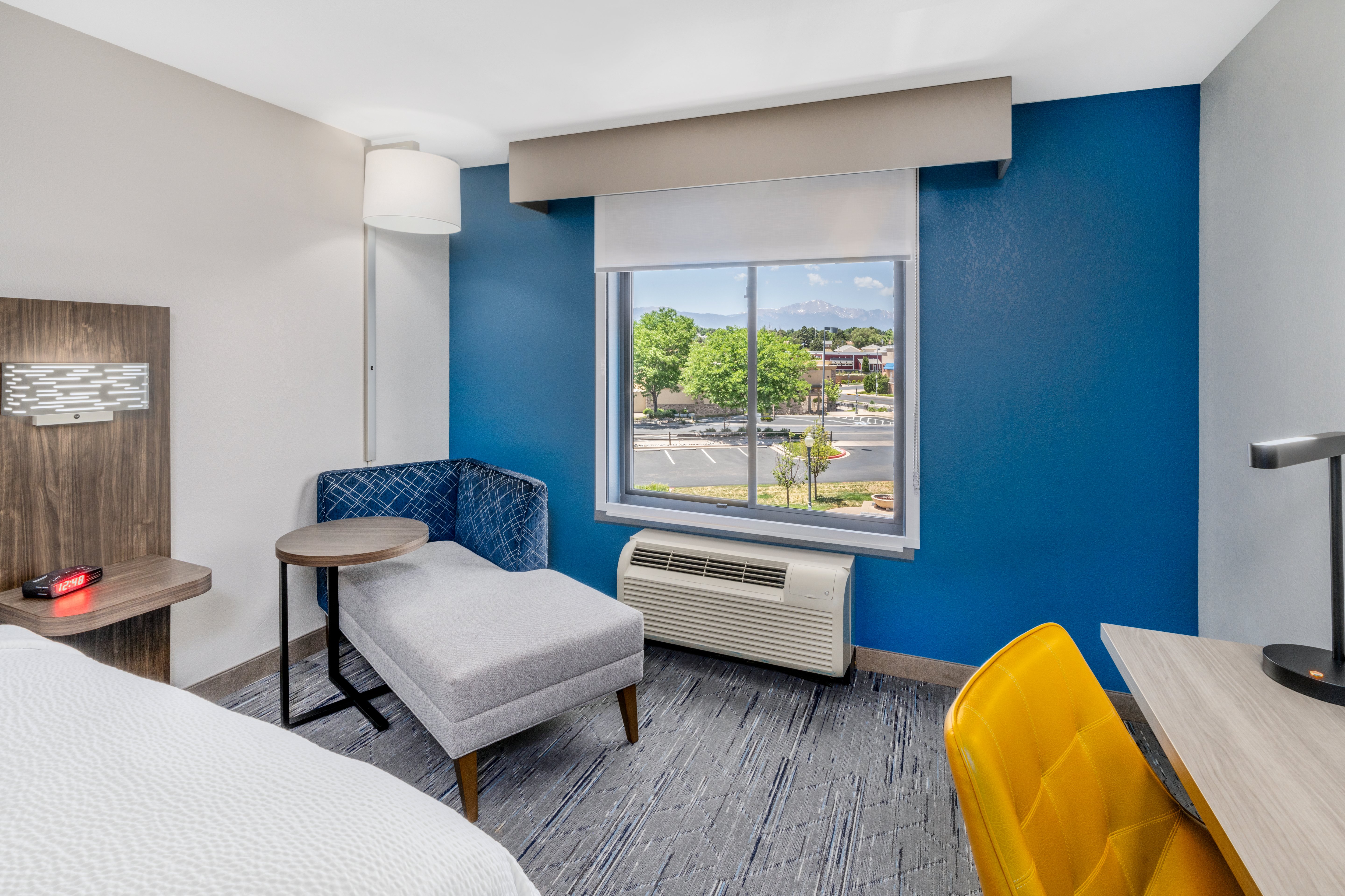 holiday inn express and suites colorado springs fi