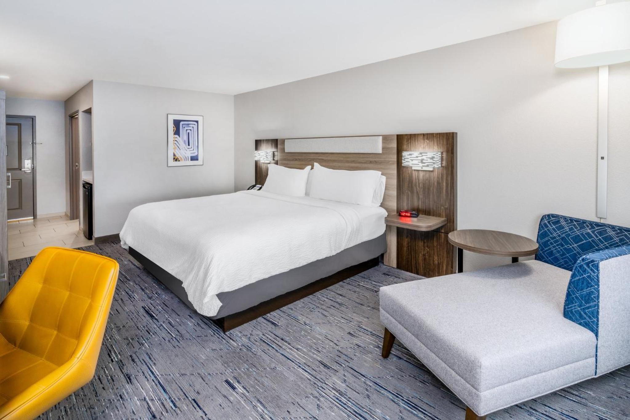 holiday inn express and suites colorado springs fi