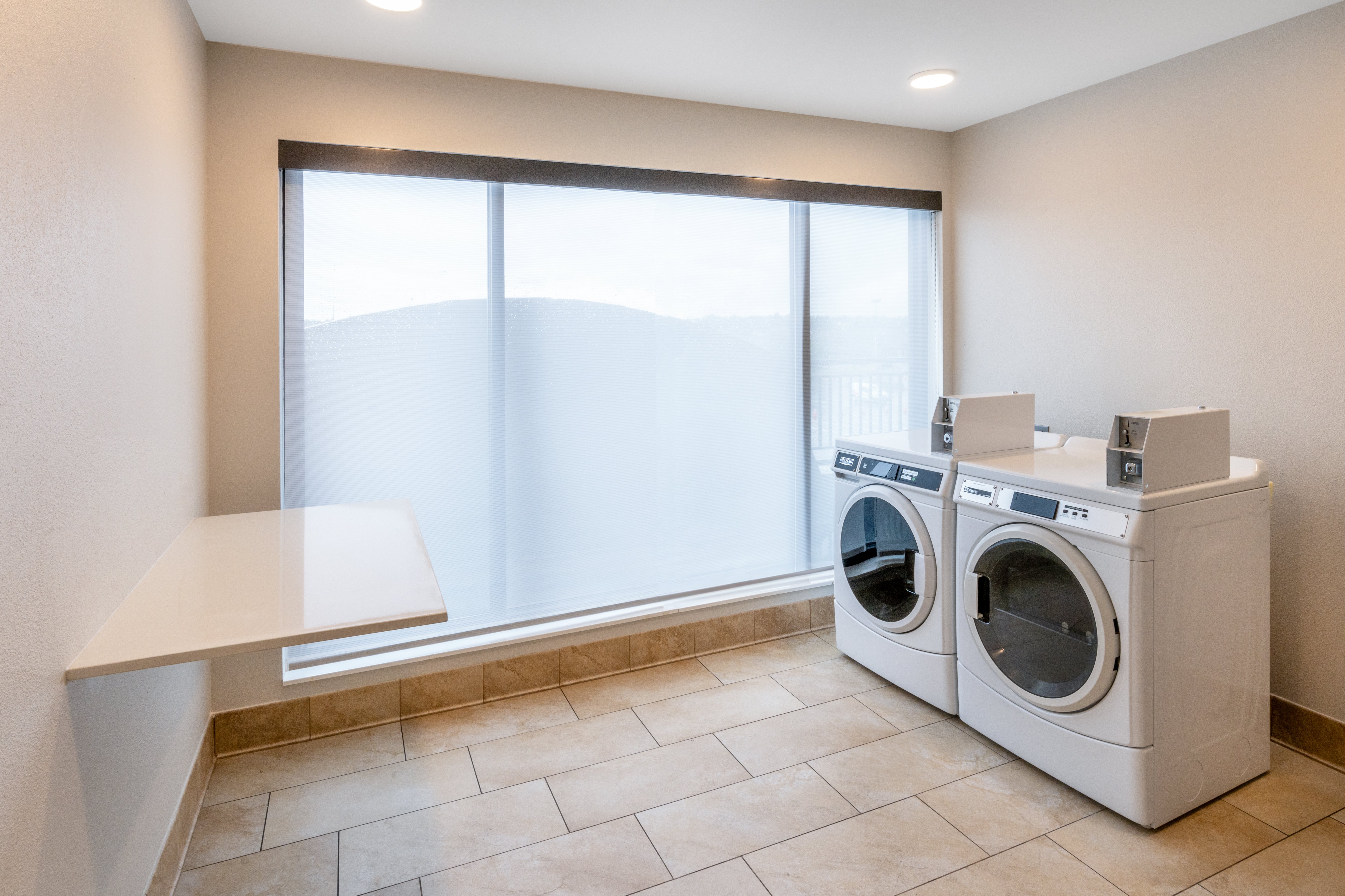 holiday inn express and suites colorado springs fi