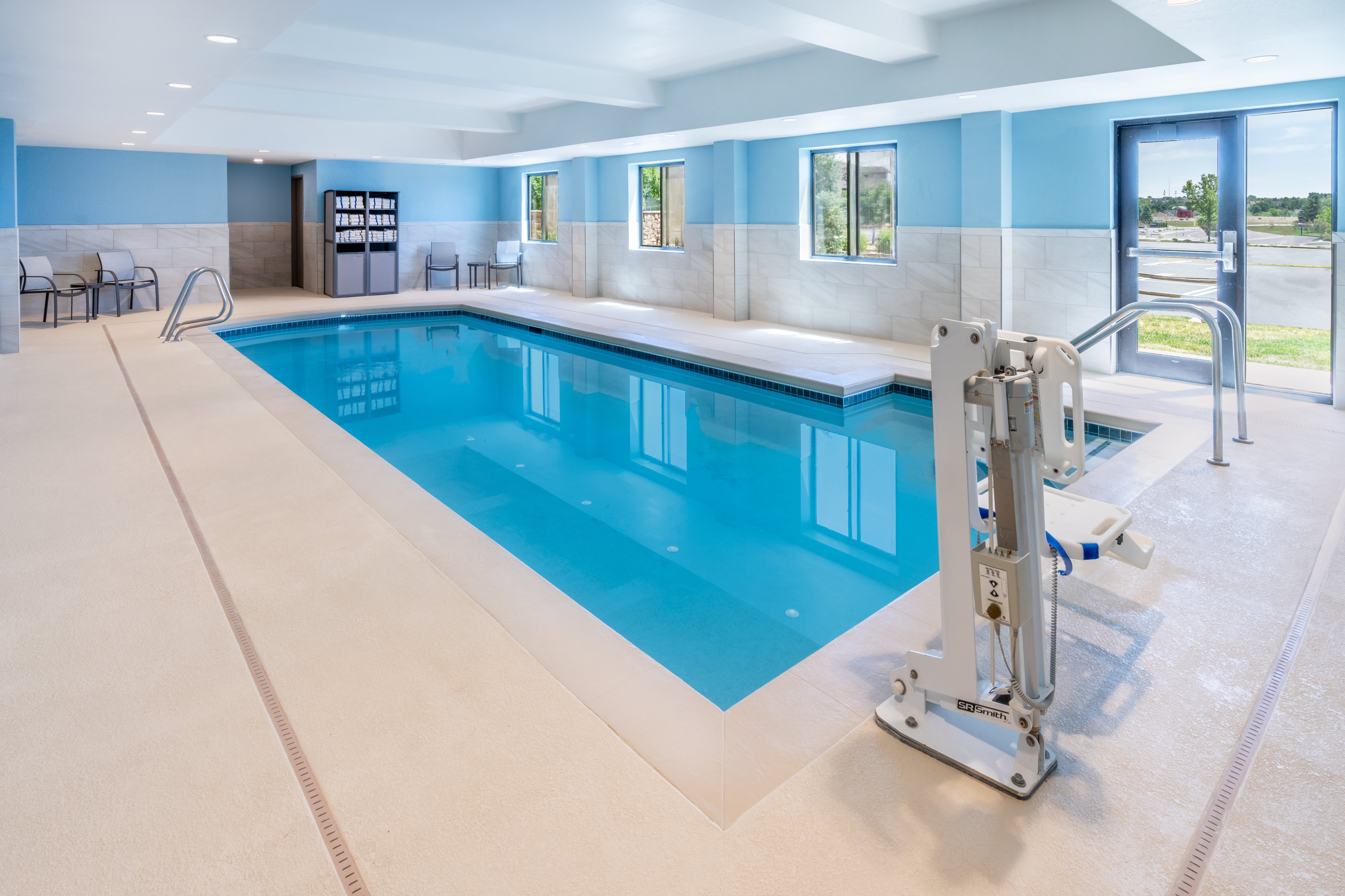 holiday inn express and suites colorado springs fi