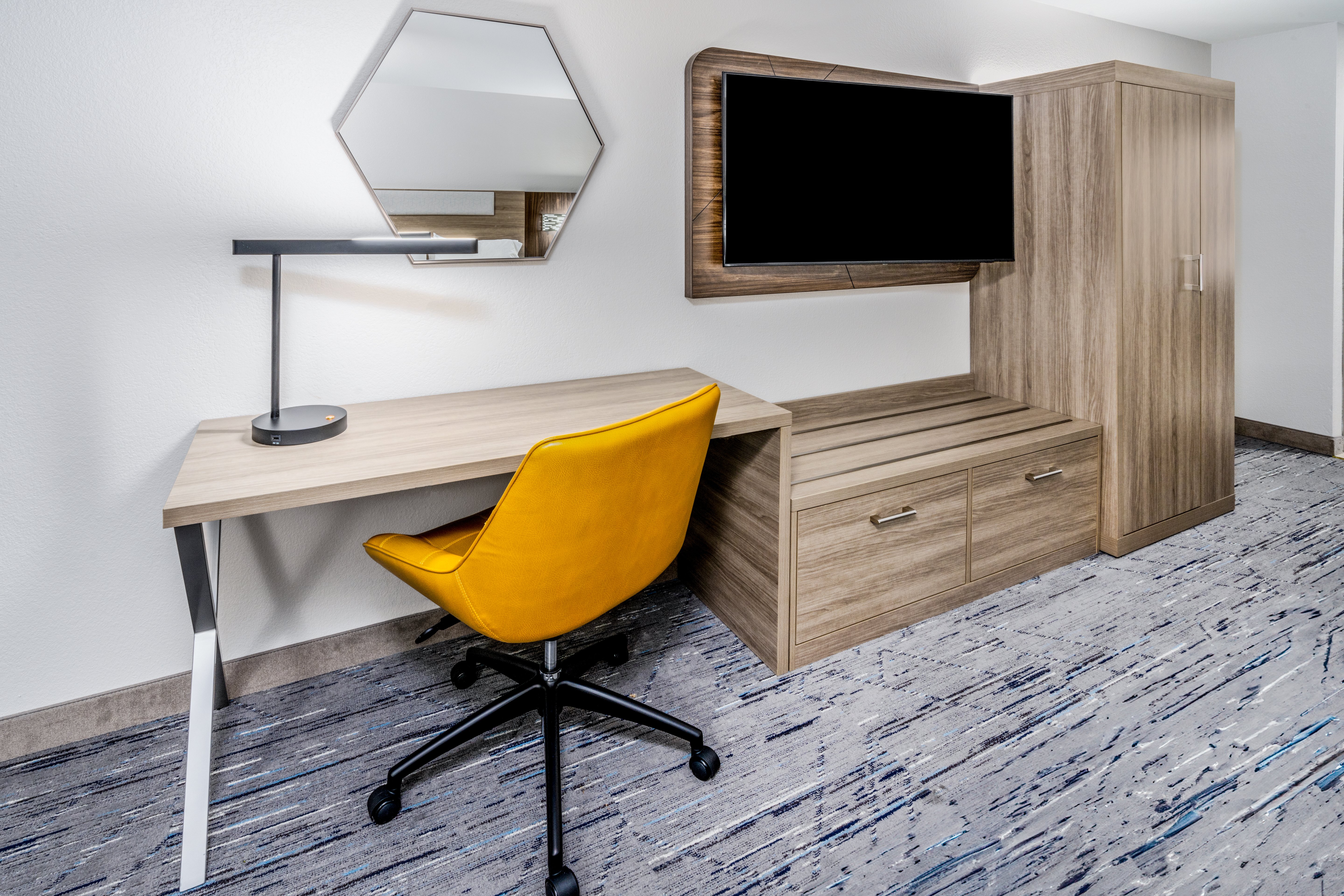 holiday inn express and suites colorado springs fi