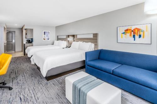 holiday inn express and suites colorado springs fi