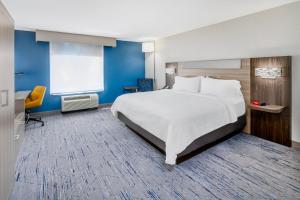 holiday inn express and suites colorado springs fi