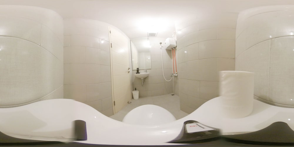 modern luxurious studio room at anderson supermall mansion apartment