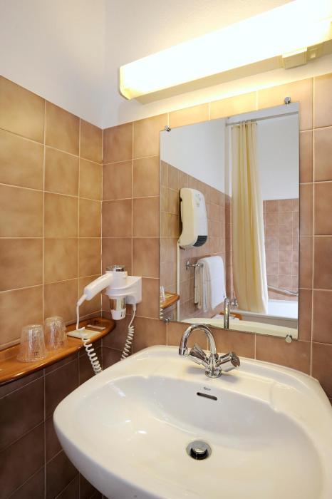 hotel des grands vins