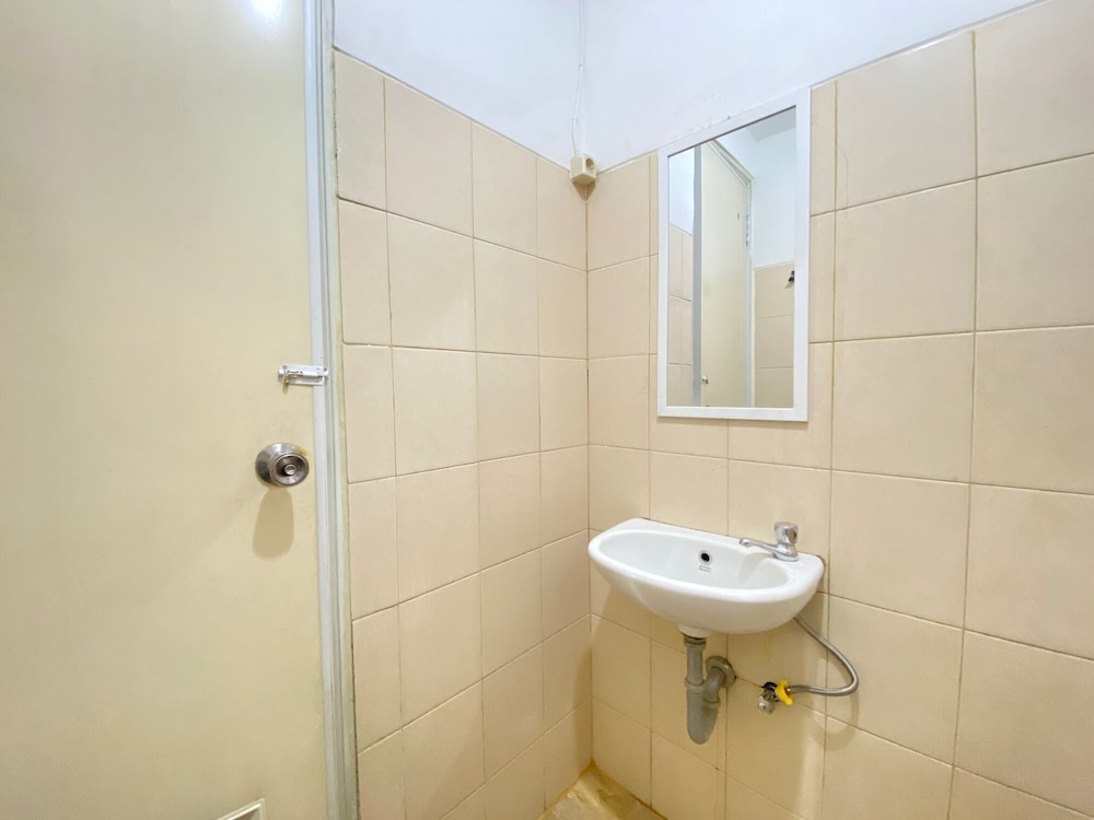 comfy and well appointed 2br at tamansari panoramic apartment