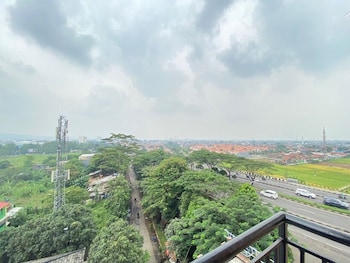 comfy and well appointed 2br at tamansari panoramic apartment