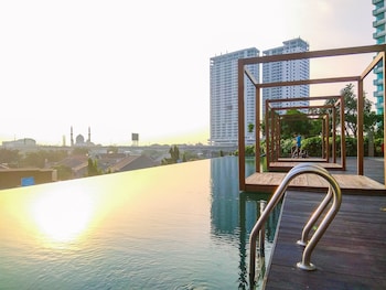 Chic And Cozy 2Br Grand Kamala Lagoon Apartment,,0 star