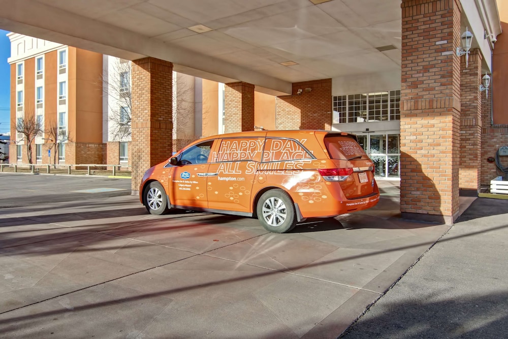 hampton inn and suites by hilton calgary airport
