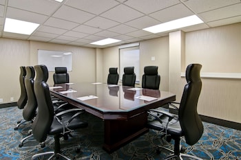 hampton inn and suites by hilton calgary airport