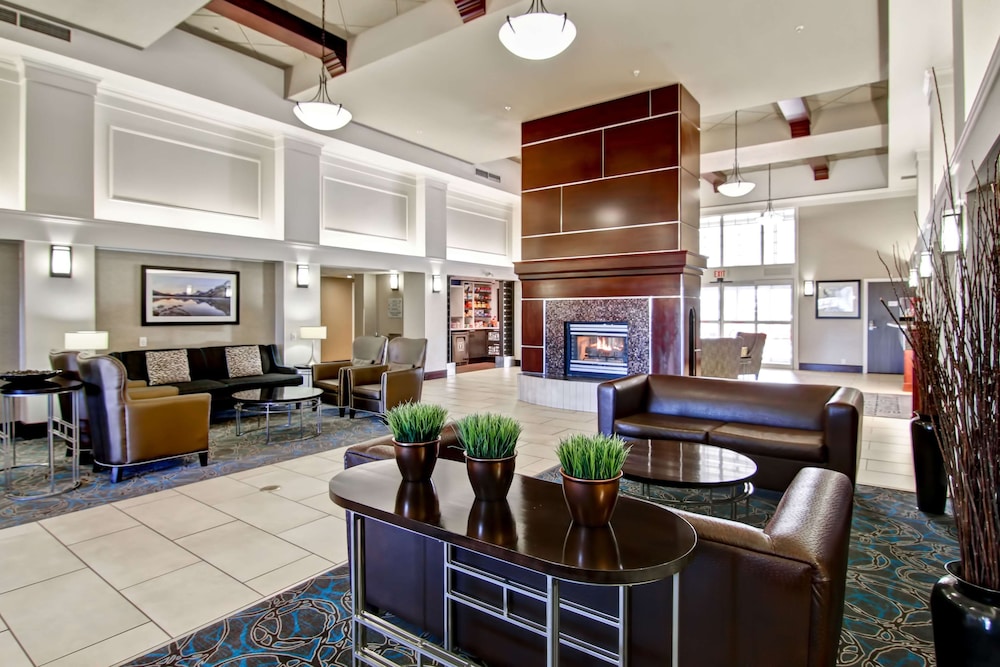 hampton inn and suites by hilton calgary airport