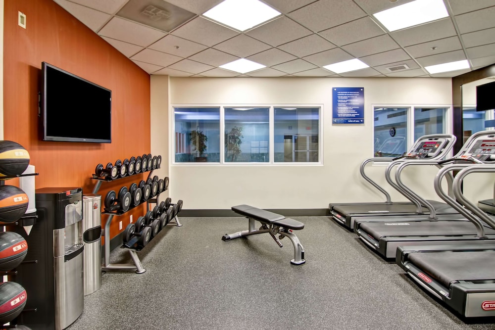 hampton inn and suites by hilton calgary airport