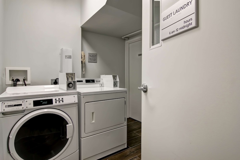 hampton inn and suites by hilton calgary airport