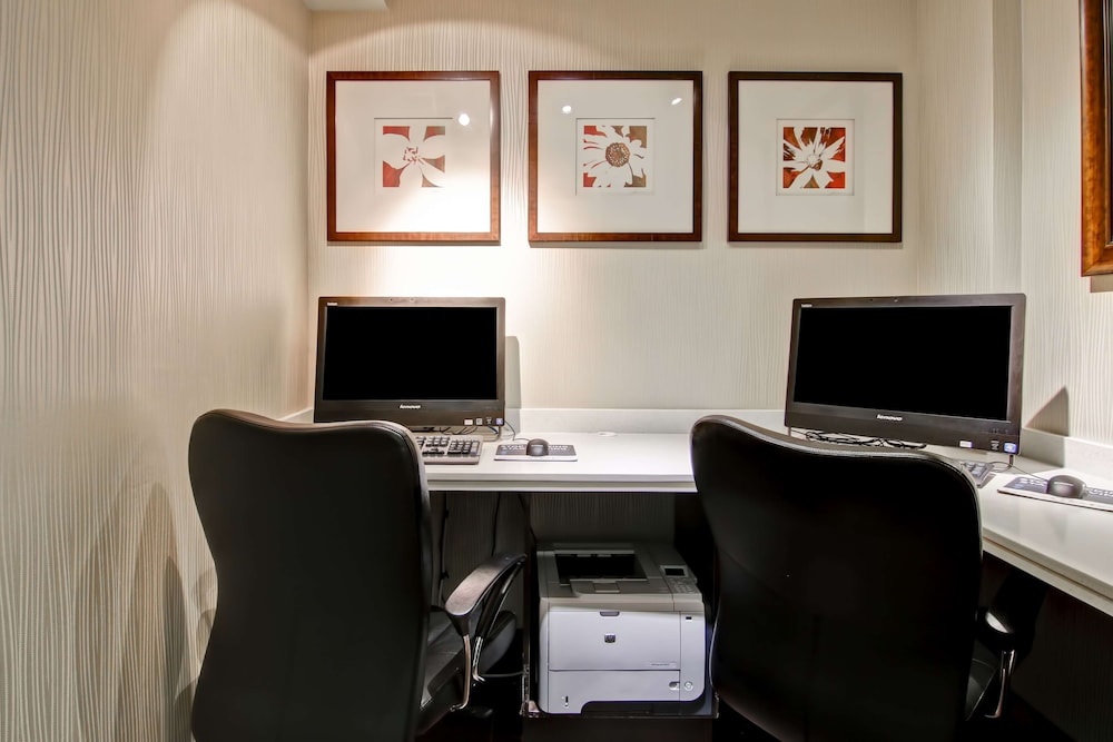 hampton inn and suites by hilton calgary airport