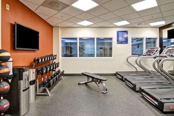 hampton inn and suites by hilton calgary airport