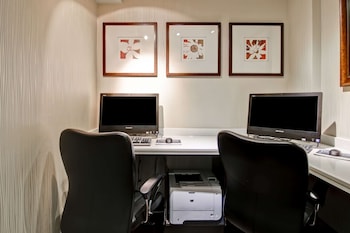 hampton inn and suites by hilton calgary airport