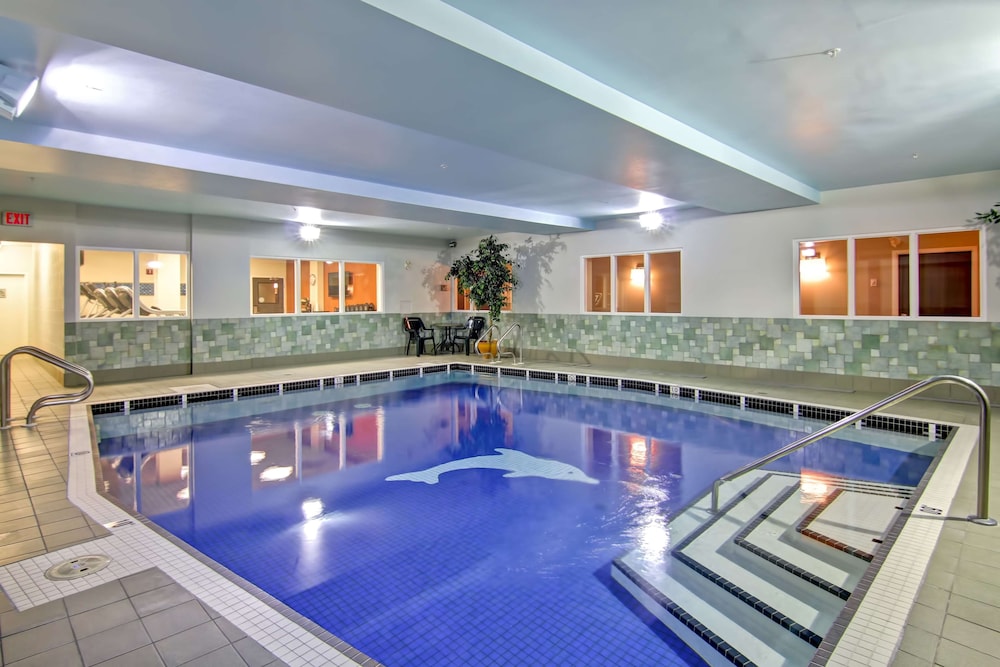 hampton inn and suites by hilton calgary airport