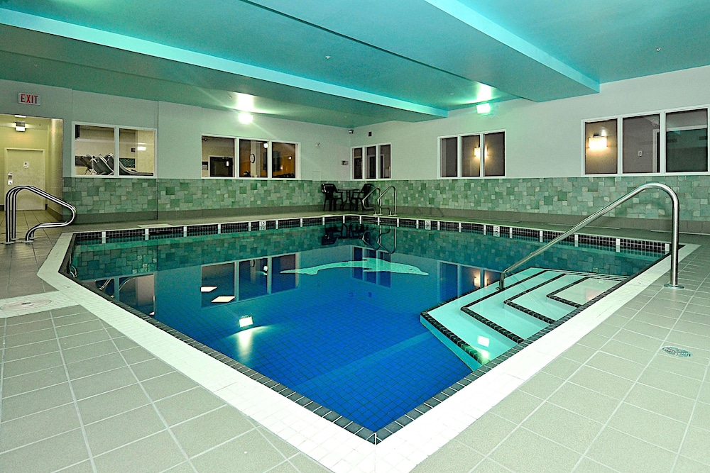 hampton inn and suites by hilton calgary airport