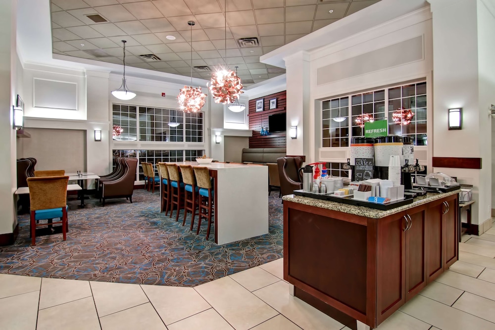 hampton inn and suites by hilton calgary airport