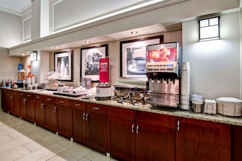 hampton inn and suites by hilton calgary airport