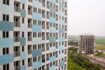 comfort living 1br at grand sentraland karawang apartment