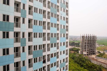 comfort living 1br at grand sentraland karawang apartment