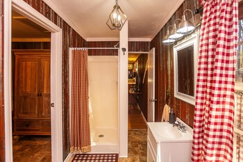 Sasquatch Cabin,,2.5 star