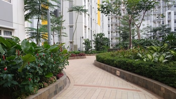 simply and cozy 2br at springlake bekasi apartment