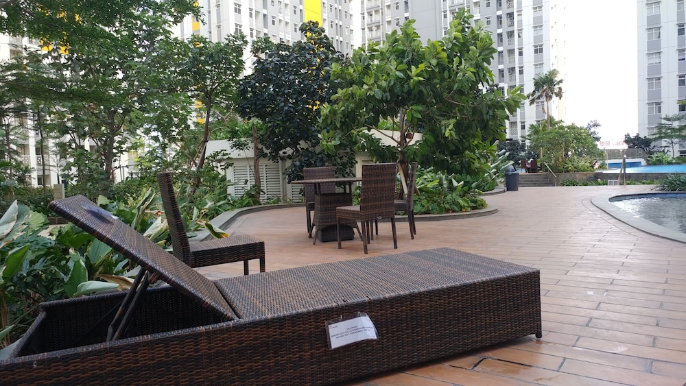 simply and cozy 2br at springlake bekasi apartment