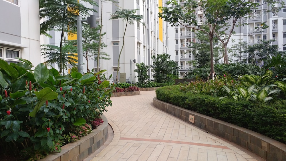 simply and cozy 2br at springlake bekasi apartment