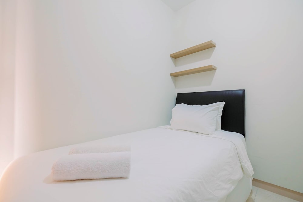 simply and cozy 2br at springlake bekasi apartment