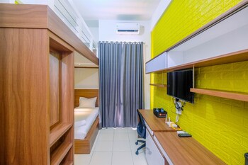 cozy studio with bunk bed at dave apartment near ui