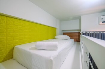 cozy studio with bunk bed at dave apartment near ui