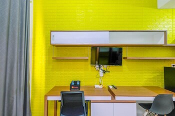 cozy studio with bunk bed at dave apartment near ui