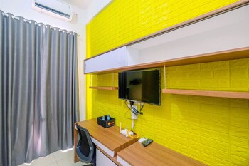 cozy studio with bunk bed at dave apartment near ui