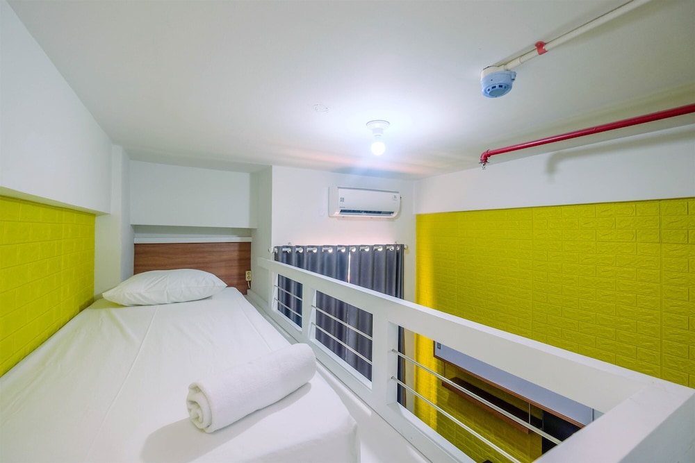 cozy studio with bunk bed at dave apartment near ui