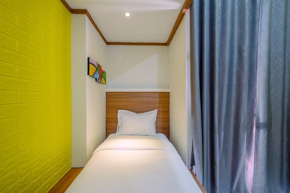 cozy studio with bunk bed at dave apartment near ui