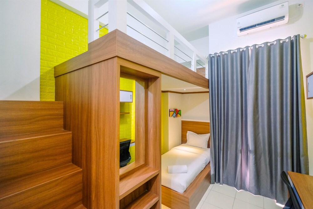 cozy studio with bunk bed at dave apartment near ui