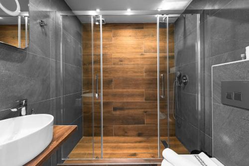 ultima suites nilie hospitality mgmt