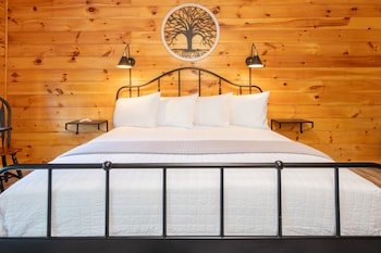 Mount Mitchell Eco Retreat,,2.5 star