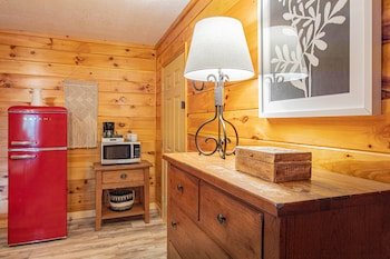 Mount Mitchell Eco Retreat,,2.5 star