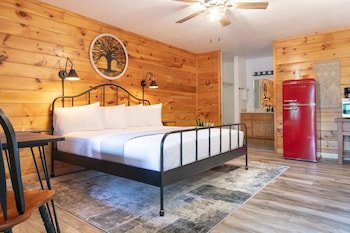 Mount Mitchell Eco Retreat,,2.5 star