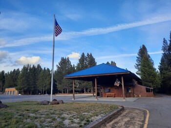 willamette pass inn and chalets